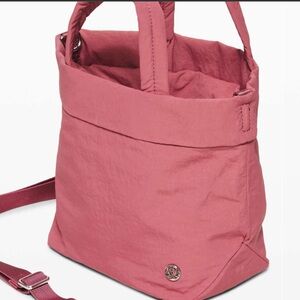 Lululemon On My Level bag